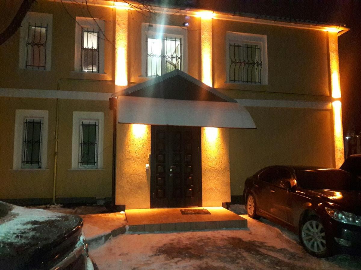 Albergue Skarbek'S Leópolis Exterior foto